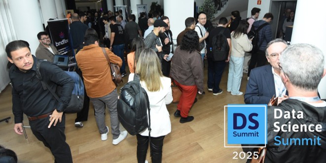 Área de credenciamento e recepção do Data Science Summit Brasil